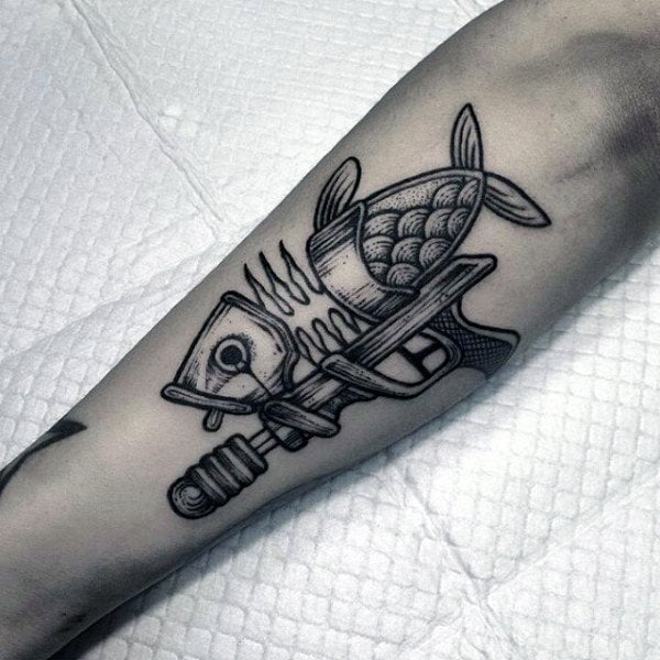 tatuaje pistola hombre 113