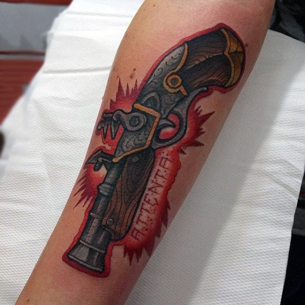 tatuaje pistola hombre 149