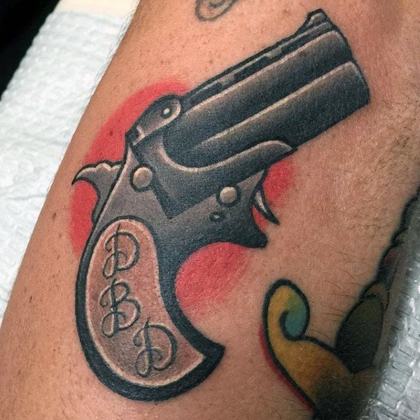 tatuaje pistola hombre 87