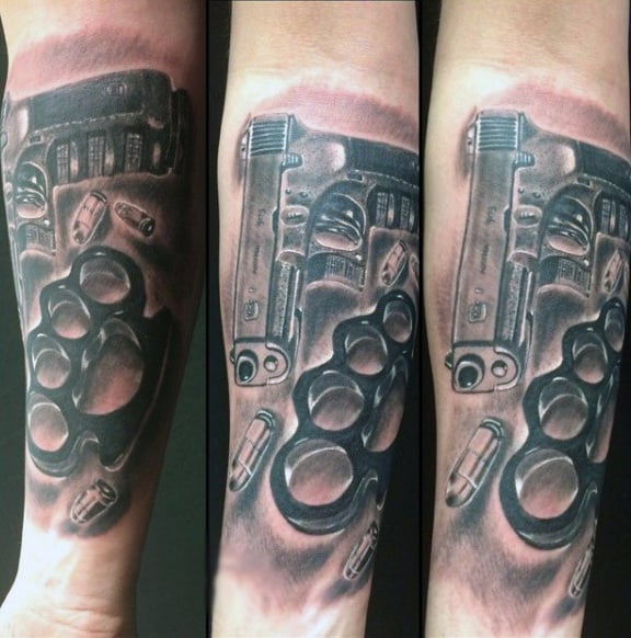 tatuaje pistola hombre 93