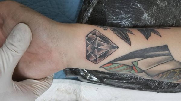 tatuaje diamante 221