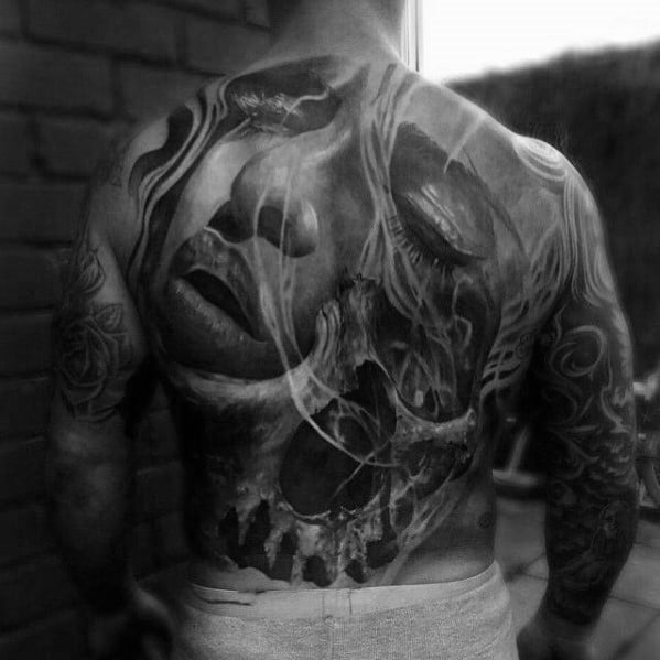 tatuaje calavera en espalda 29