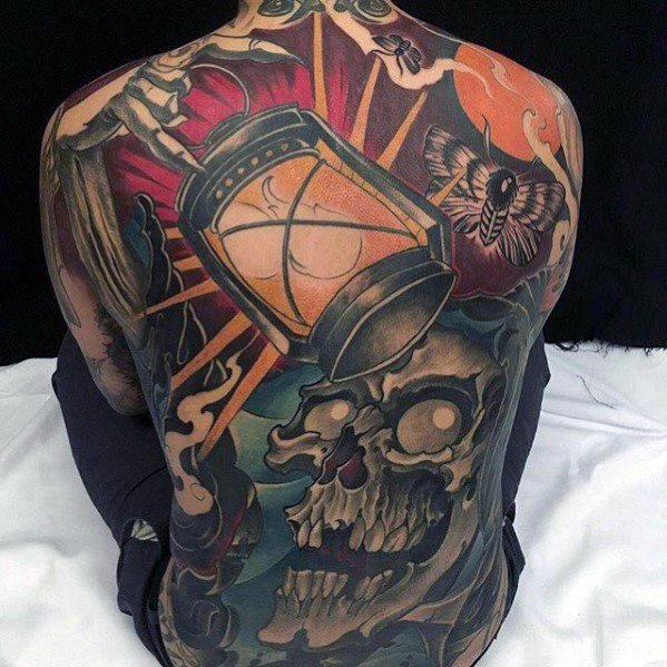 tatuaje calavera en espalda 37