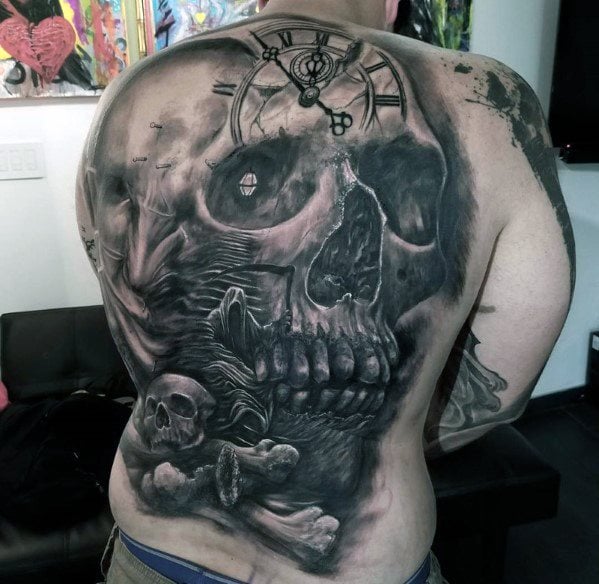 tatuaje calavera en espalda 67
