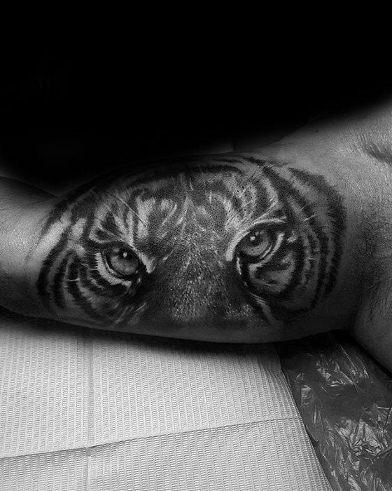 tatuaje ojos de tigre 03