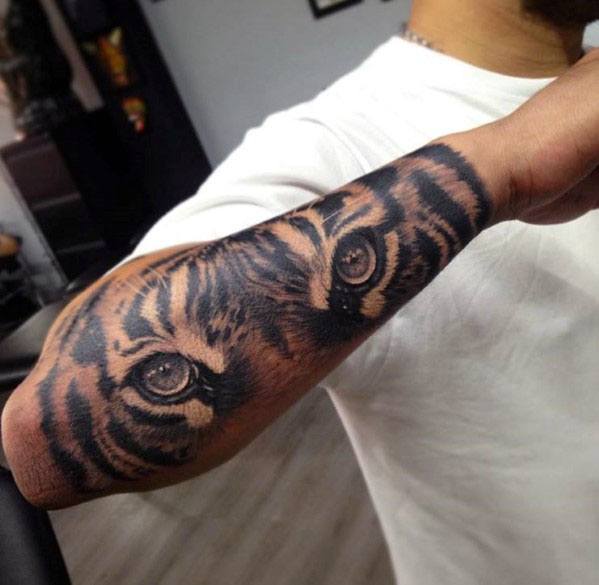tatuaje ojos de tigre 15