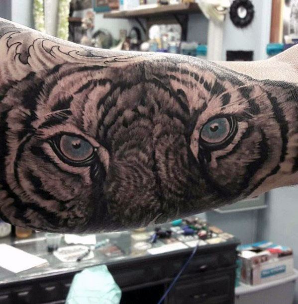 tatuaje ojos de tigre 65