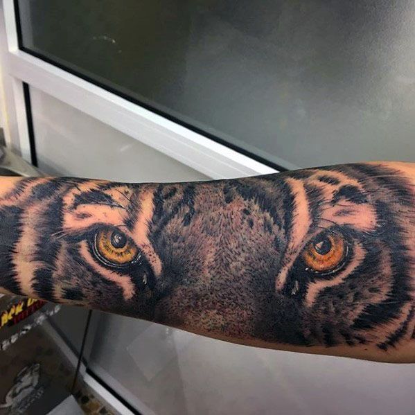 tatuaje ojos de tigre 69