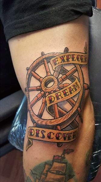 tatuaje timon barco 38