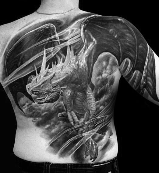 tatuaje dragon en espalda 04