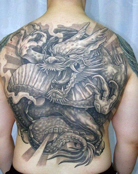 tatuaje dragon en espalda 100