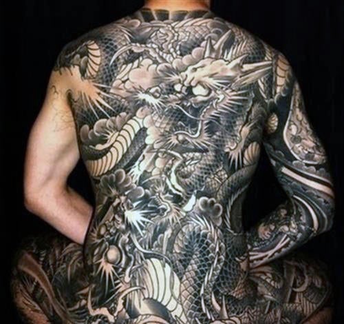 tatuaje dragon en espalda 102