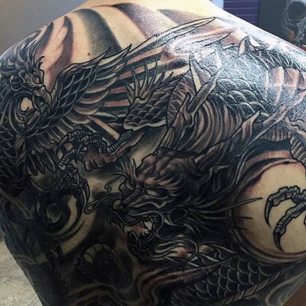 tatuaje dragon en espalda 118
