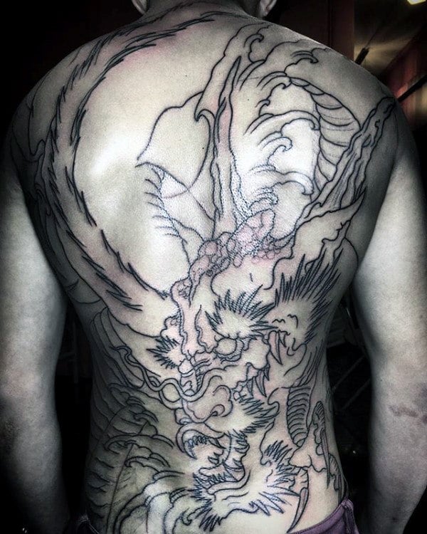 tatuaje dragon en espalda 120