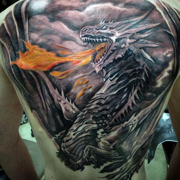 tatuaje dragon en espalda 16