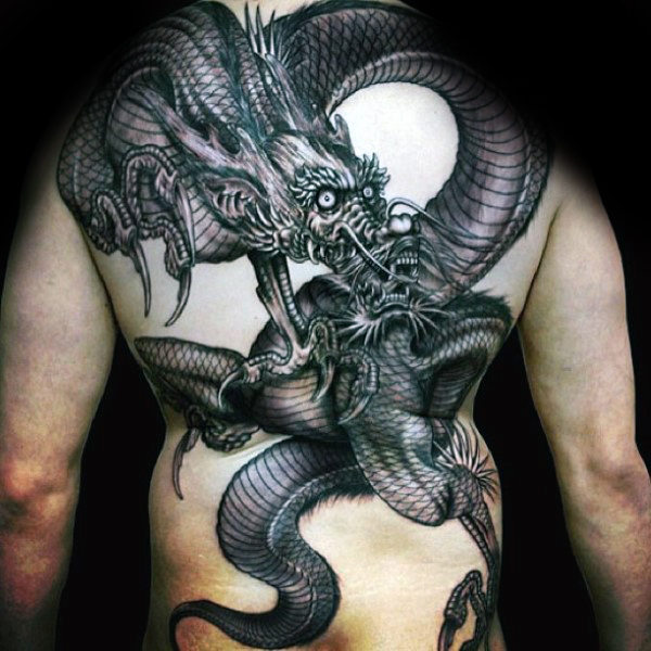 tatuaje dragon en espalda 48
