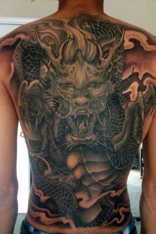 tatuaje dragon en espalda 52