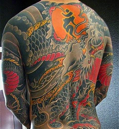 tatuaje dragon en espalda 56