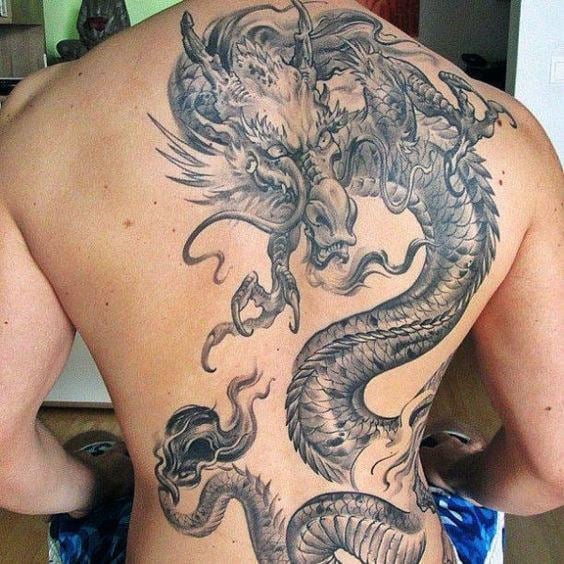 tatuaje dragon en espalda 74