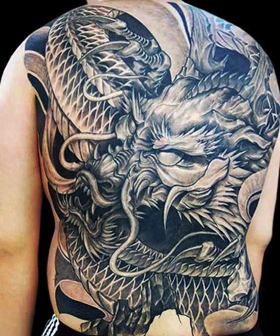 tatuaje dragon en espalda 78