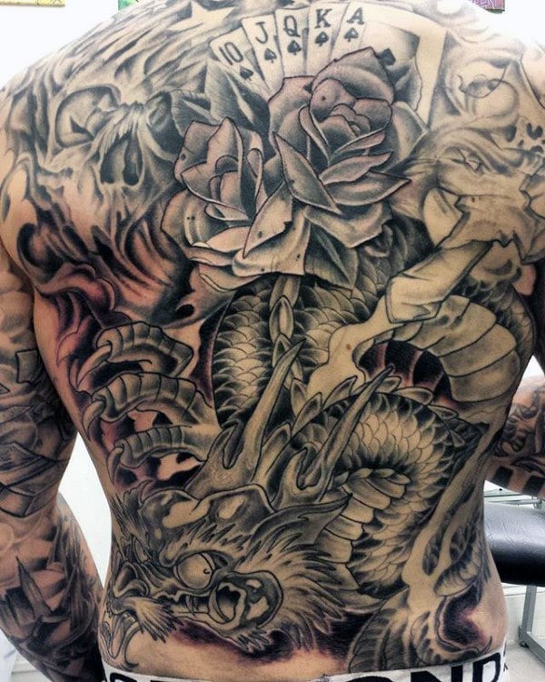 tatuaje dragon en espalda 82