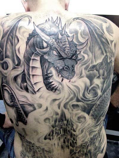 tatuaje dragon en espalda 90