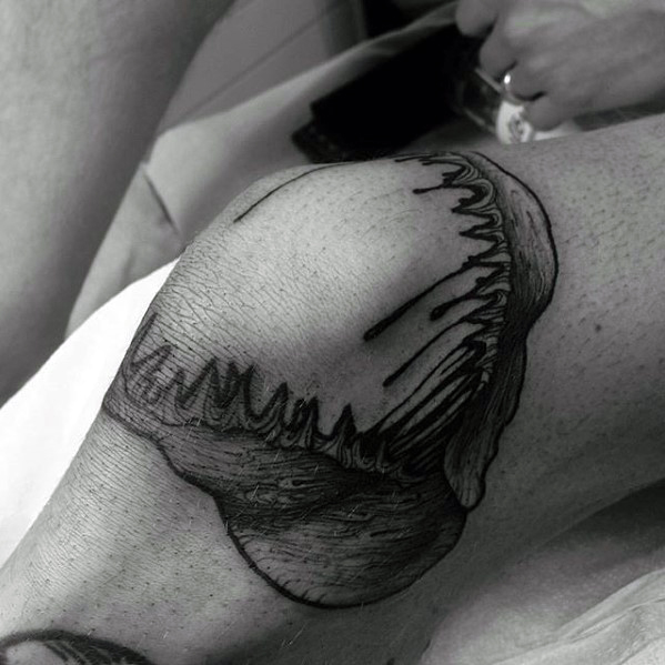 tatuaje mandibula tiburon 26