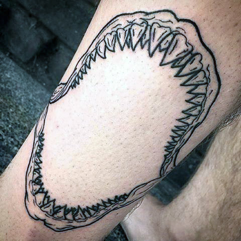 tatuaje mandibula tiburon 44