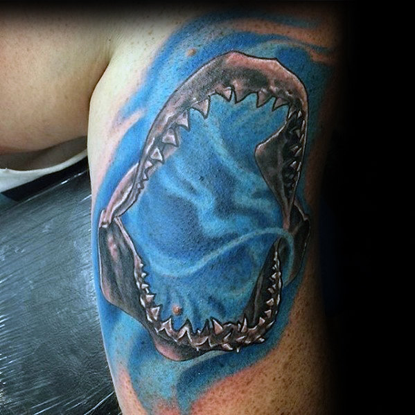 tatuaje mandibula tiburon 48