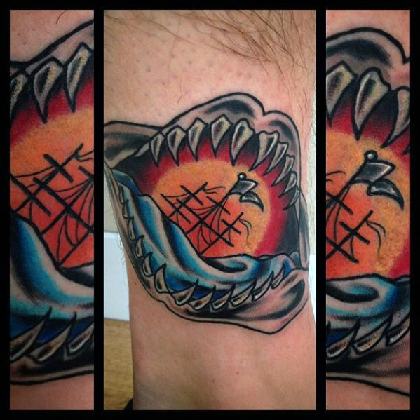 tatuaje mandibula tiburon 58