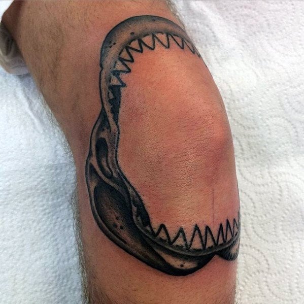 tatuaje mandibula tiburon 64