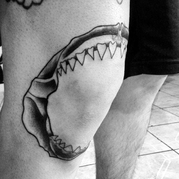 tatuaje mandibula tiburon 76