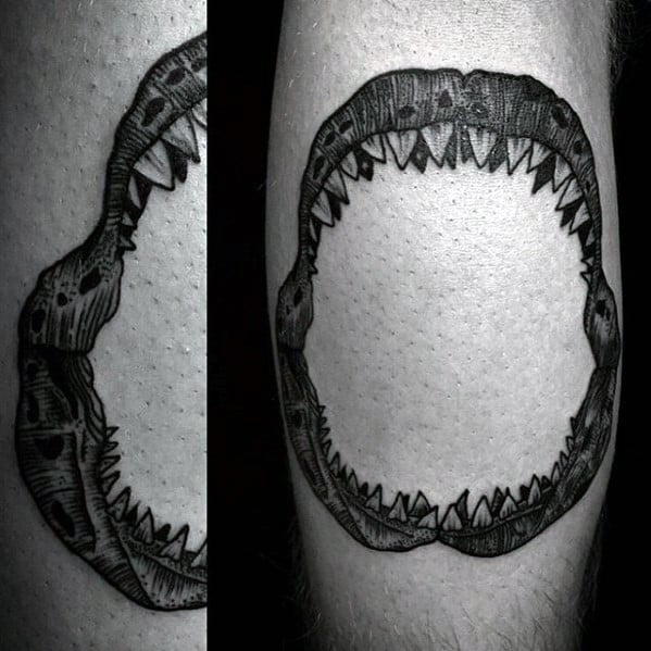 tatuaje mandibula tiburon 80