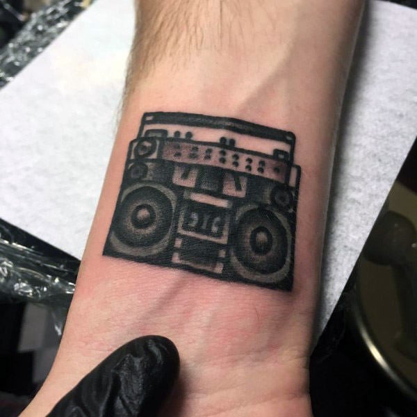 tatuaje radio antigua 50