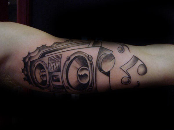 tatuaje radio antigua 58