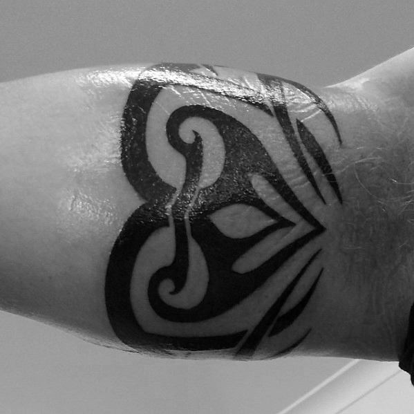 tatuaje brazalete tribal 05