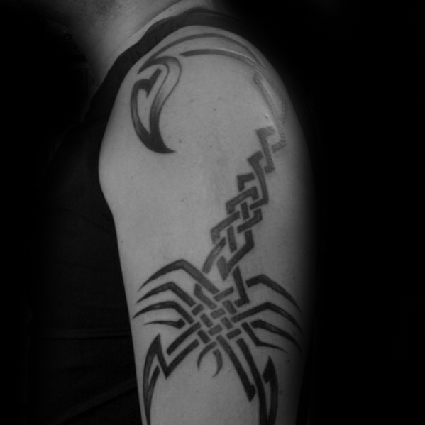 tatuaje escorpion tribal 11