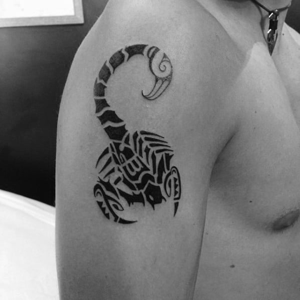 tatuaje escorpion tribal 17
