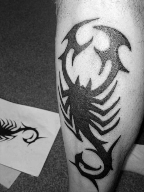 tatuaje escorpion tribal 31