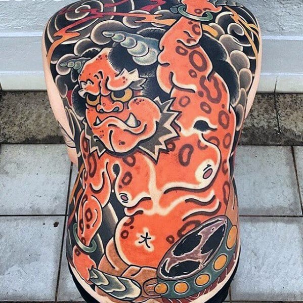 56 Tatuajes japoneses en toda la espalda (Con el significado)