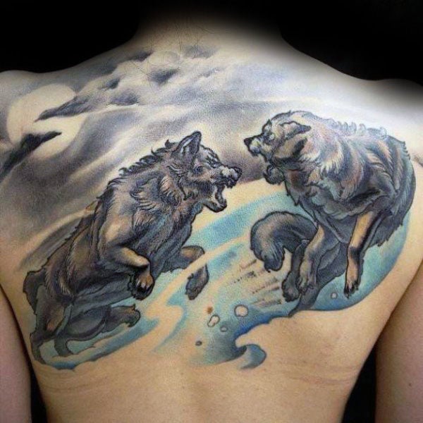 tatuaje lobo en espalda 29