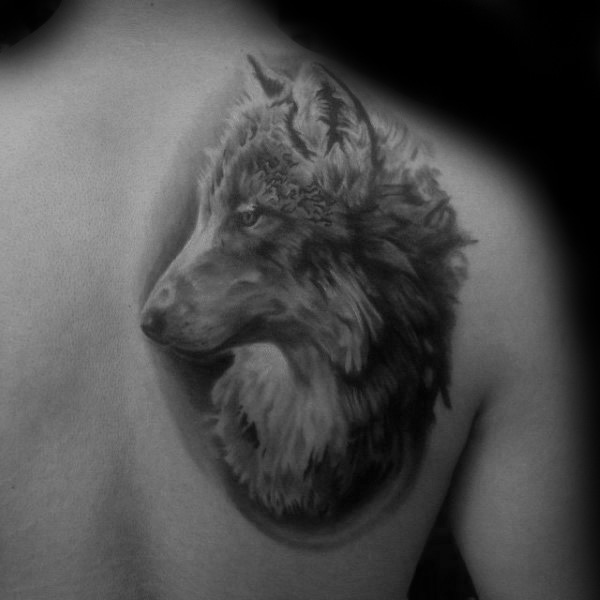 40 Tatuajes de lobos en la espalda y su simbología