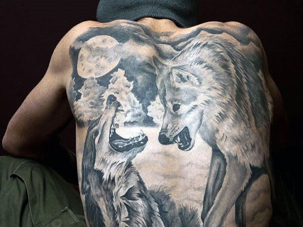 tatuaje lobo en espalda 49