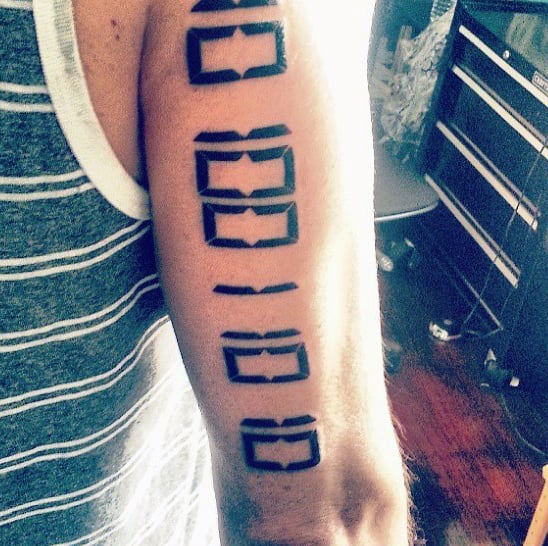 tatuaje numero binario 11