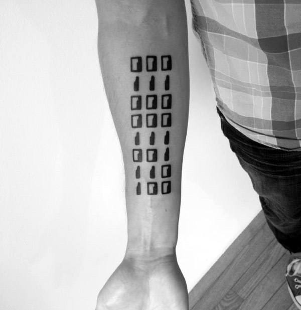 tatuaje numero binario 45