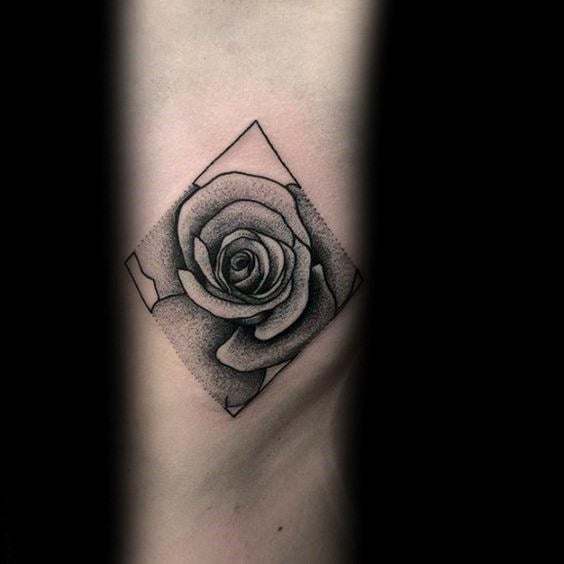 tatuaje rosa geometrica 43