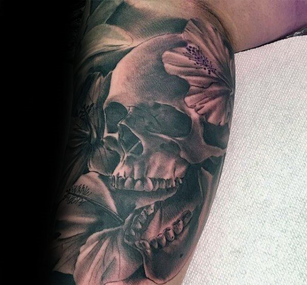 tatuaje flor de hibisco 69