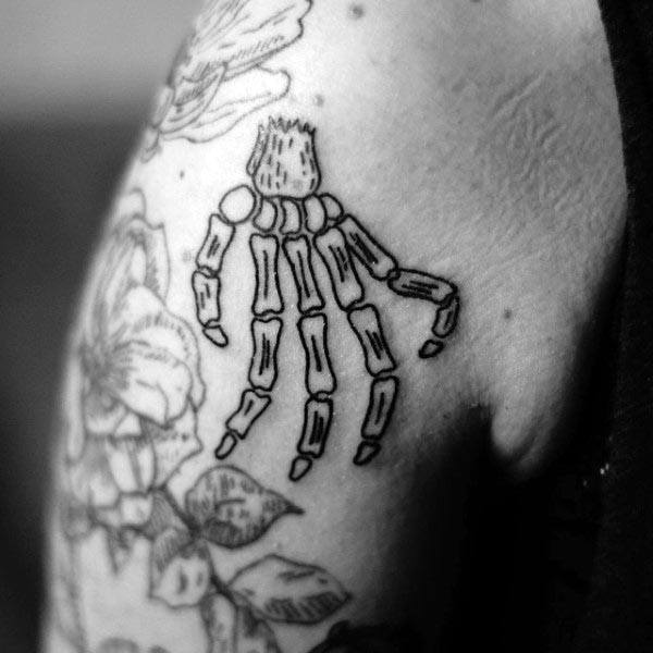 tatuaje huesos 144