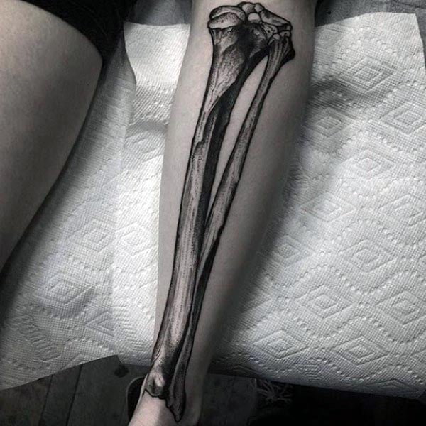 tatuaje huesos 54