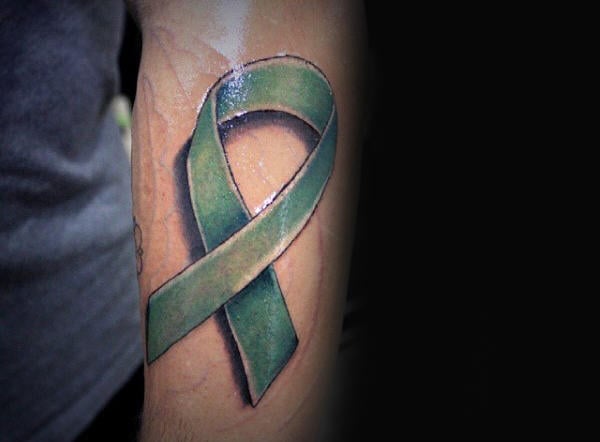 tatuaje lazo contra cancer 117